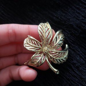 1970s Gold Tone Leaf Brooch Pin By Sarah Coventry